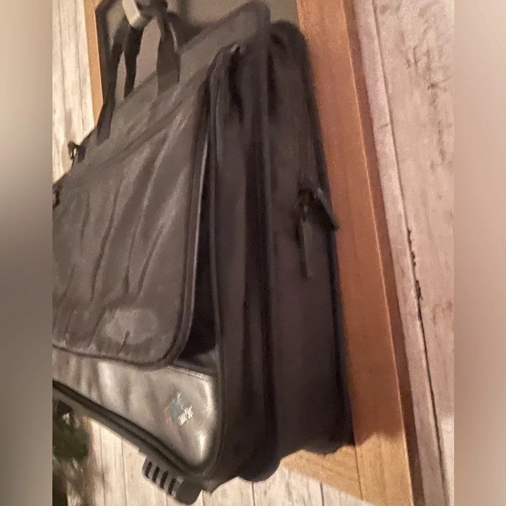 IBM Think Pad Black Canvas Messenger Bag 16